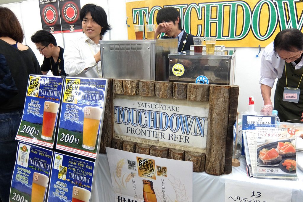 クラフトビールとスモークサーモン