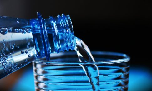 「水」以外にもたくさんある。ウイスキーに合うチェイサーとその特徴をご紹介。