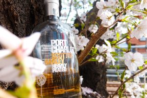 お花見に持っていくお酒にウイスキーという選択肢。