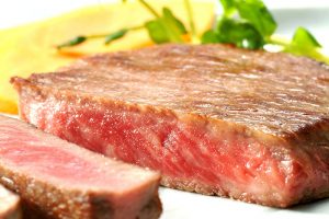 ウイスキーと肉料理。最高のマリアージュを見せるステーキとのおいしい関係。