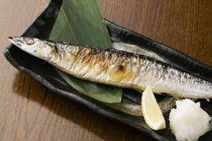 食欲の秋、焼き魚にジャパニーズウイスキーを合わせて…