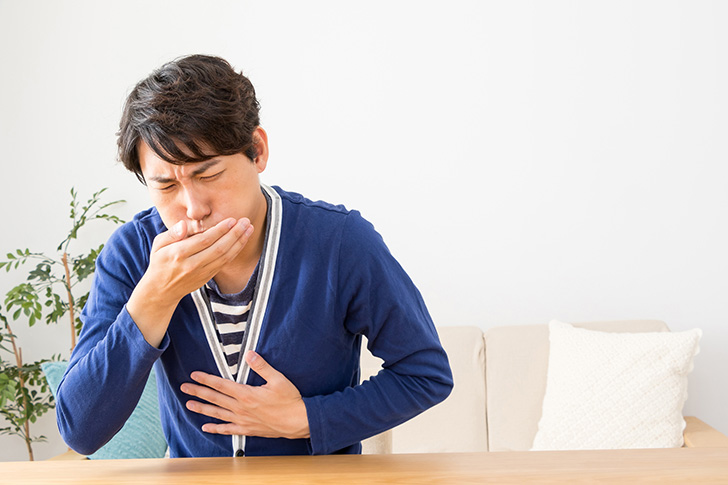 二日酔いの朝 気持ち悪い吐き気を治すには無理にでも吐くほうがいいのか