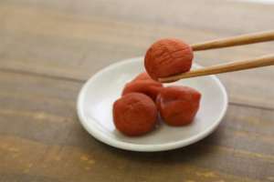 二日酔いの予防や回復に梅干し。何個食べる？簡単レシピも紹介。