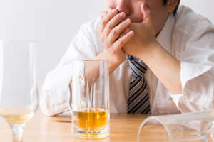お酒を飲むと気持ち悪くなる。対処法や治し方、無理せず気持ちよく酔う秘訣。