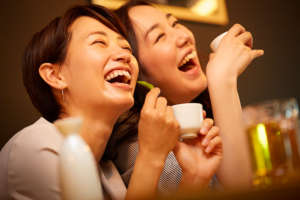 お酒の飲みすぎで肌荒れ！ニキビや吹き出物とアルコールの関係。