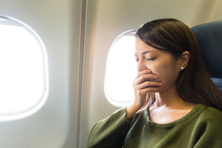 飛行機内の臭いで吐きそうな人