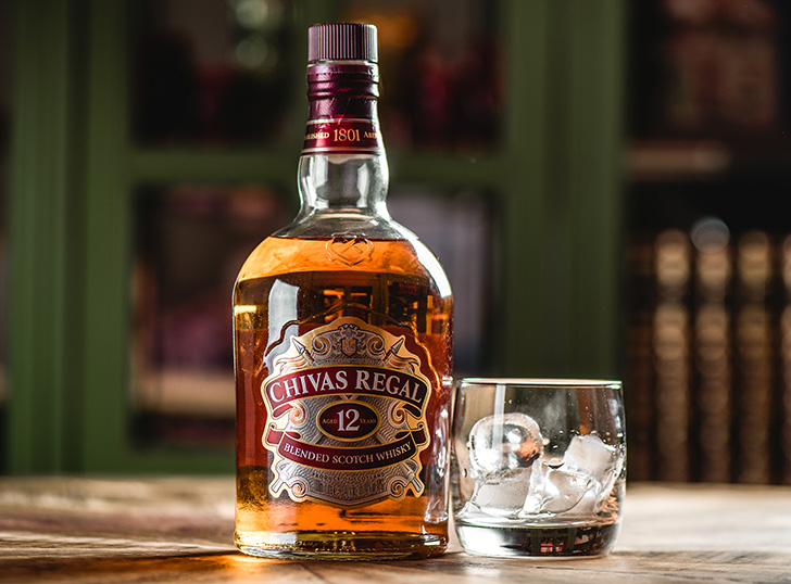 くのが ウイスキーChivas Regal (シーバスリーガル) くのが