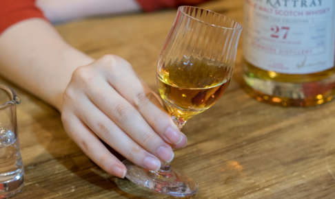 ウイスキーのストレートを「本気」で味わう、おすすめの飲み方、教えます。