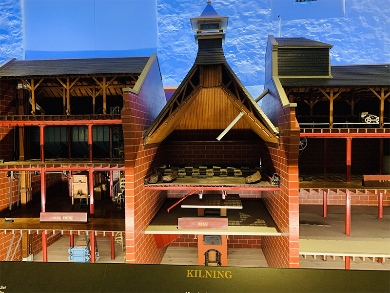 グレンキンチー蒸溜所のフロアモルティングの建物を改装したミニチュアハウス