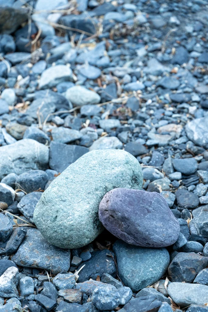 緑色と赤色の石