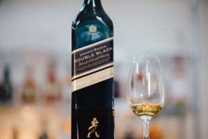 ジョニーウォーカーダブルブラックをフカボリ！/味・飲み方・評価評判・オールドボトル