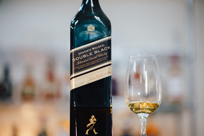 ジョニーウォーカーダブルブラックをフカボリ！/味・飲み方・評価評判・オールドボトル