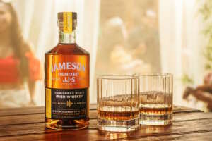 ジェムソンがカリビアンラム熟成の「ジェムソン・リミックス・カリビアンビーツ 21年」新発売