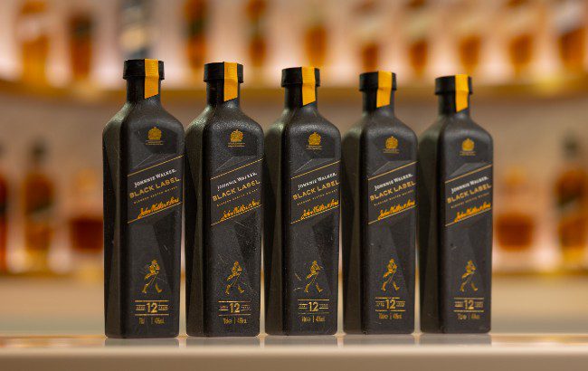 ジョニーウォーカーが90％紙製ボトルをテスト中 – 環境に配慮した新たな試み