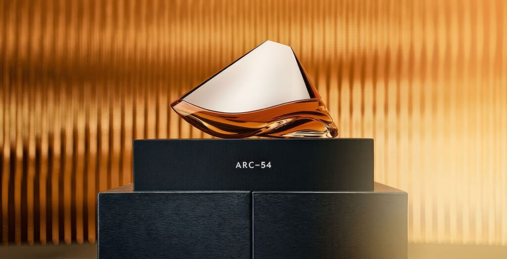ボウモア×アストンマーティンの最終作「ボウモア ARC-54」を発表