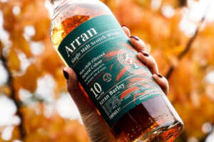 10年の協働。アランが島産大麦100%の限定ボトルアラン・バーレイ10年を発売 10年の協働。アランが島産大麦100%の限定ボトルアラン・バーレイ10年を発売