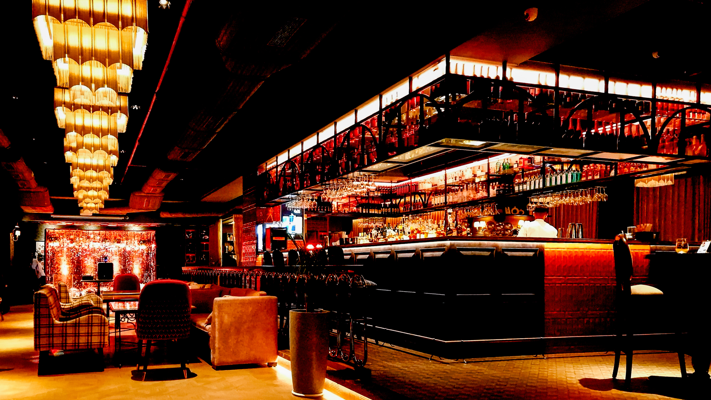 世界の酒類市場、124兆円の激震！欧米の「節制」とインドの「熱狂」