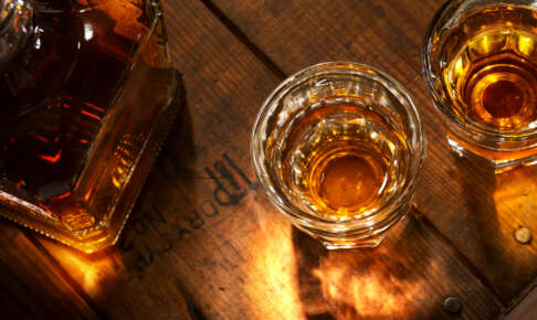 米ウイスキーが直面する3つの試練：在庫、規制、関税の複合危機