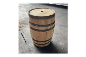 国内技術がウイスキー熟成を支える。樽用バンド材、国産化が実現