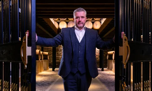 バランタイン歴代5人目の巨匠、サンディ・ヒスロップ氏が引退へ。42年の旅路と日本への遺産 バランタイン歴代5人目の巨匠、サンディ・ヒスロップ氏が引退へ。42年の旅路と日本への遺産