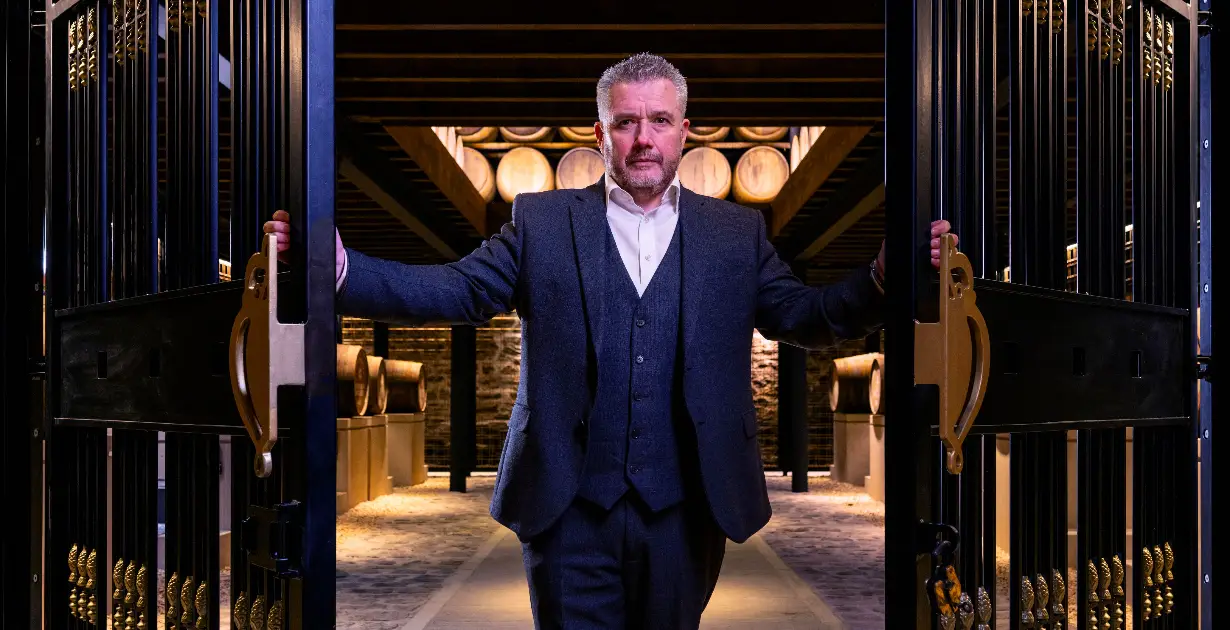 バランタイン歴代5人目の巨匠、サンディ・ヒスロップ氏が引退へ。42年の旅路と日本への遺産 バランタイン歴代5人目の巨匠、サンディ・ヒスロップ氏が引退へ。42年の旅路と日本への遺産