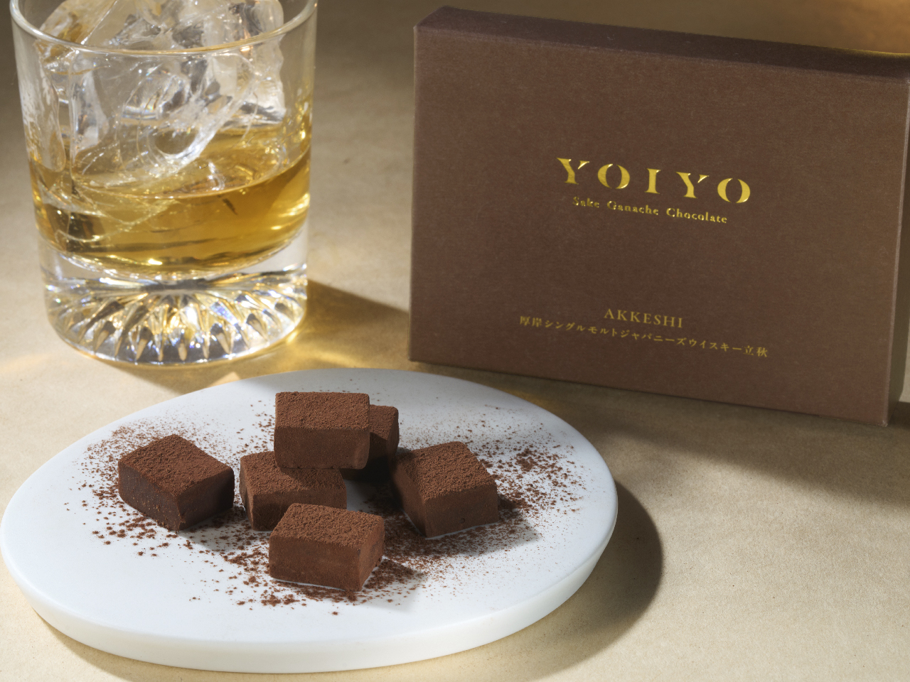 厚岸ウイスキー×ロッテ「YOIYO」の最新作は「酒ガナッシュ」。厚岸「立秋」のピート感を極限まで引き出した贅沢な一粒 厚岸ウイスキー×ロッテ「YOIYO」の最新作は「酒ガナッシュ」。厚岸「立秋」のピート感を極限まで引き出した贅沢な一粒