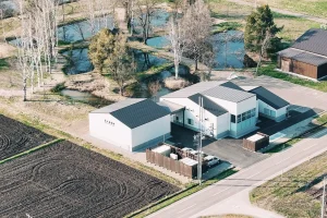 北海道・東川町に『丹丘蒸溜所』が誕生。香港の美意識と「公設民営」が描く理想郷