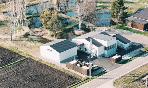 北海道・東川町に『丹丘蒸溜所』が誕生。香港の美意識と「公設民営」が描く理想郷