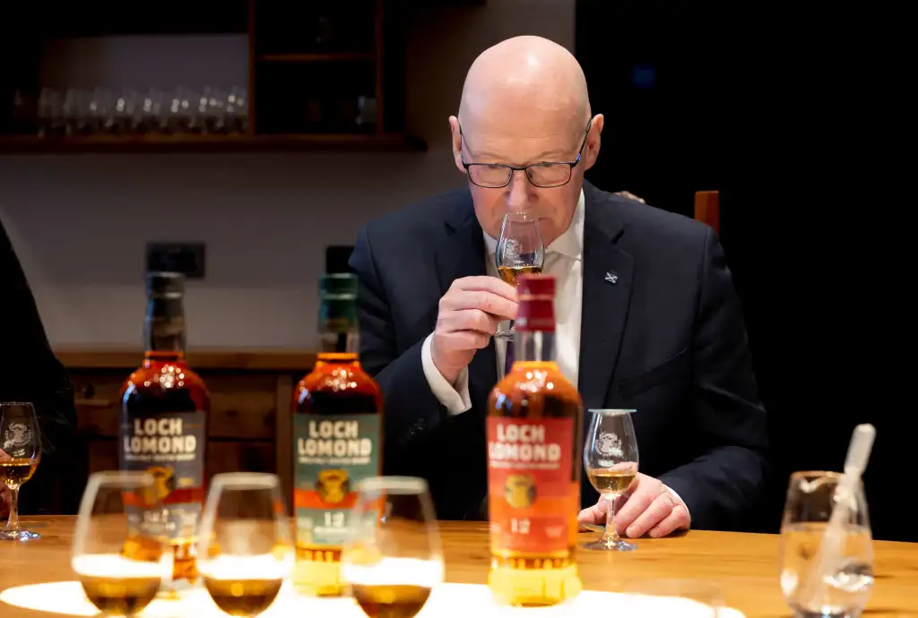 首相がテープカットへ。ローモンド湖畔『ラス蒸留所』開業。スコットランドの「国策」としてのウイスキー 首相がテープカットへ。ローモンド湖畔『ラス蒸留所』開業。スコットランドの「国策」としてのウイスキー