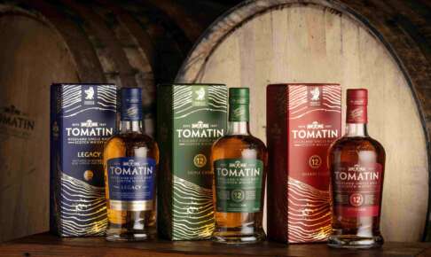 トマーティンがコアレンジのパッケージをリニューアル。樽の「年輪」が新デザインの核に。