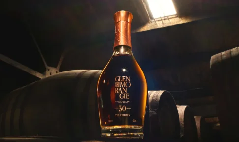 グレンモーレンジィがコアレンジに30年熟成を追加。ブルゴーニュ樽15年以上の一本