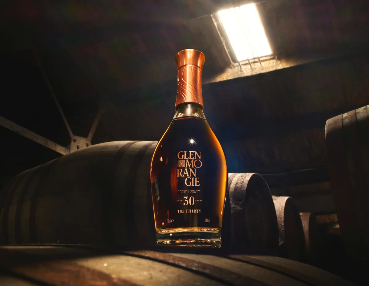 グレンモーレンジィがコアレンジに30年熟成を追加。ブルゴーニュ樽15年以上の一本